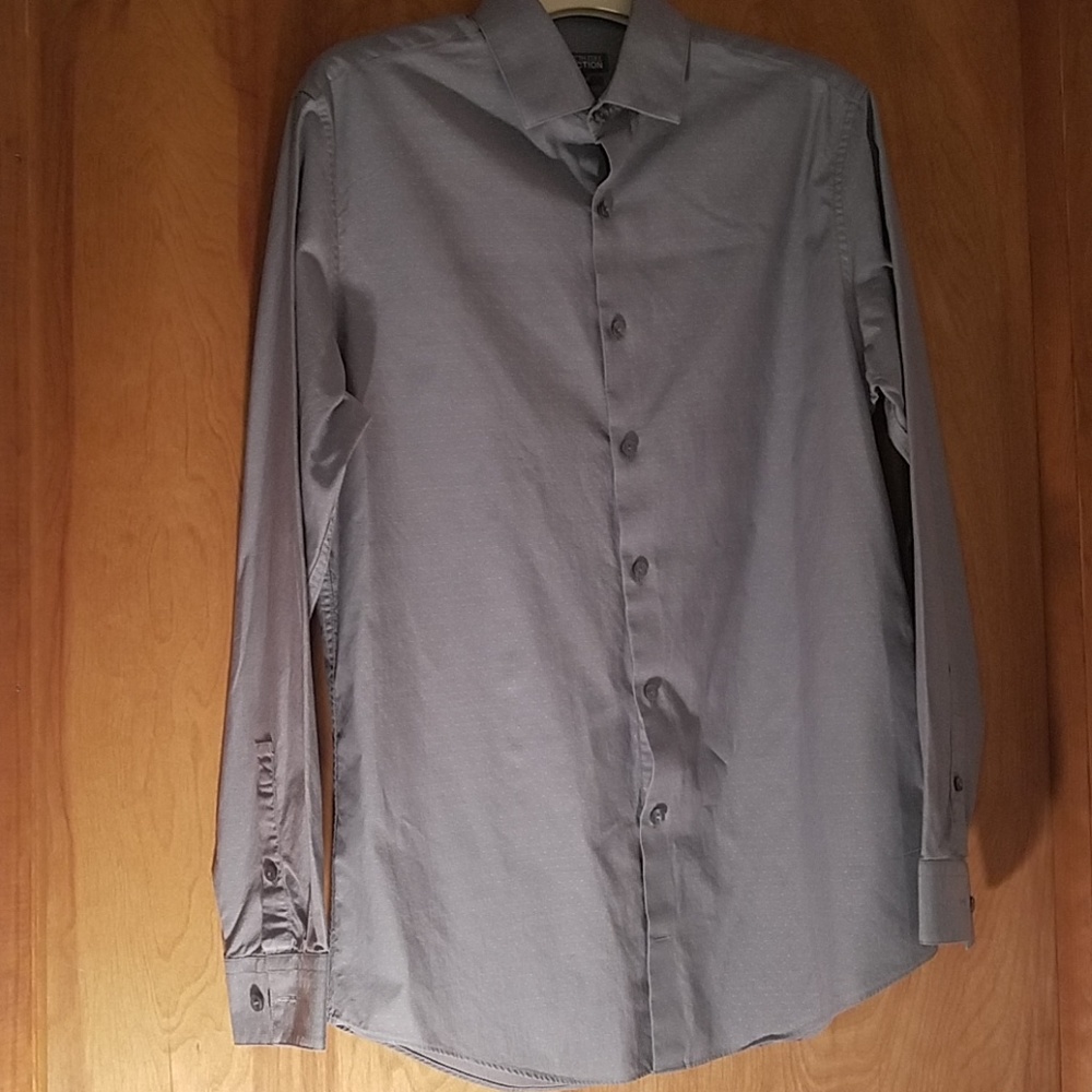 Mens gray dress shirt.